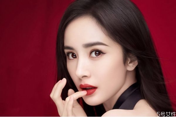 雅詩蘭黛口紅保質(zhì)期一般多久 雅詩蘭黛口紅保質(zhì)期怎么看 雅詩蘭黛口紅保質(zhì)期一般多久 雅詩蘭黛口紅保質(zhì)期怎么看