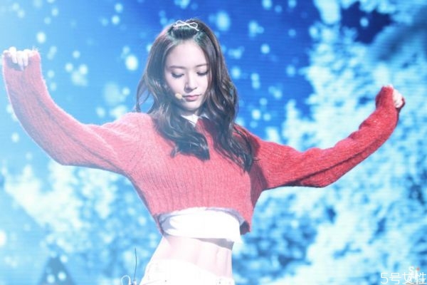 劉海長了怎么扎好看 扎劉海步驟 劉海長了怎么扎好看 扎劉海步驟