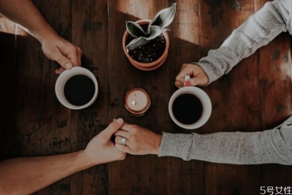 當(dāng)你感覺不到對(duì)方的愛 對(duì)方不愛你的細(xì)節(jié) 當(dāng)你感覺不到對(duì)方的愛 對(duì)方不愛你的細(xì)節(jié)