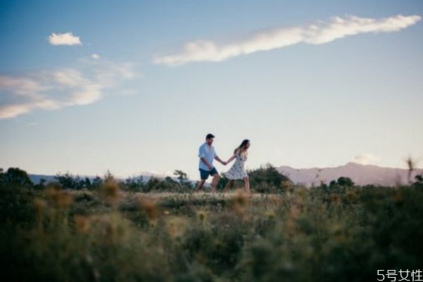 考驗(yàn)?zāi)信笥训谋貑枂栴} 測(cè)試在對(duì)方心里的位置 考驗(yàn)?zāi)信笥训谋貑枂栴} 測(cè)試在對(duì)方心里的位置