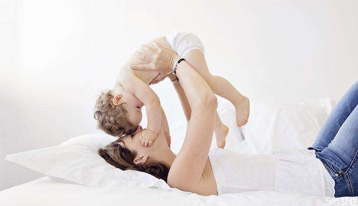 寶寶多大穿內褲比較合適 寶寶穿內褲有什么好處 寶寶多大穿內褲比較合適 寶寶穿內褲有什么好處