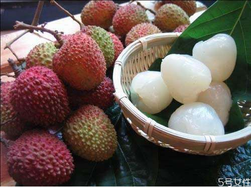 荔枝里面的蟲是什么蟲 吃到肚子里有什么危害 荔枝里面的蟲是什么蟲 吃到肚子里有什么危害