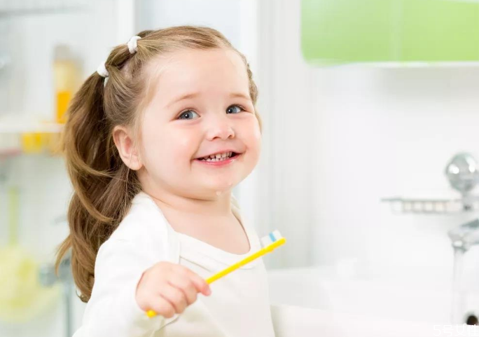 寶寶長牙慢是什么原因 寶寶長牙吃哪些東西好 寶寶長牙慢是什么原因 寶寶長牙吃哪些東西好