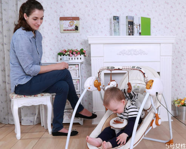 電動搖籃和手動搖籃哪個好 寶寶用搖籃注意事項(xiàng)
