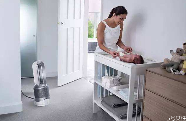 新生兒夏天能吹空調(diào)嗎 新生兒如何預(yù)防空調(diào)病 新生兒夏天能吹空調(diào)嗎 新生兒如何預(yù)防空調(diào)病