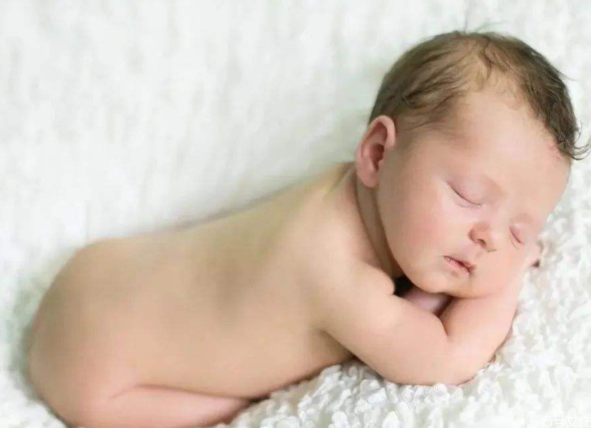 夏天寶寶裸睡好嗎 寶寶睡覺有哪些注意事項 夏天寶寶裸睡好嗎 寶寶睡覺有哪些注意事項