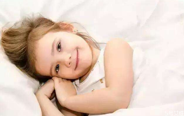 夏天寶寶裸睡好嗎 寶寶睡覺有哪些注意事項 夏天寶寶裸睡好嗎 寶寶睡覺有哪些注意事項