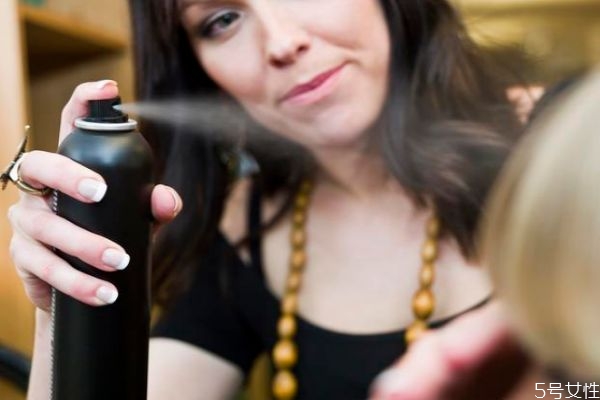 衣服為什么晾完會臭 衣服晾臭了快速解決的方法 衣服為什么晾完會臭 衣服晾臭了快速解決的方法