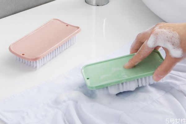 洗衣機(jī)洗衣服都是毛怎么回事 洗衣機(jī)洗衣服粘毛怎么辦 洗衣機(jī)洗衣服都是毛怎么回事 洗衣機(jī)洗衣服粘毛怎么辦