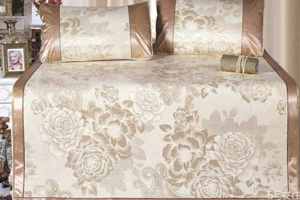 冰絲涼席洗后需要暴曬嗎 冰絲涼席的保養(yǎng)方法 冰絲涼席洗后需要暴曬嗎 冰絲涼席的保養(yǎng)方法