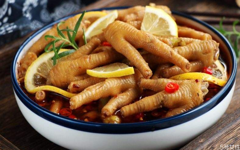 檸檬雞爪腌一晚上會苦嗎 檸檬雞爪怎么做不苦 檸檬雞爪腌一晚上會苦嗎 檸檬雞爪怎么做不苦