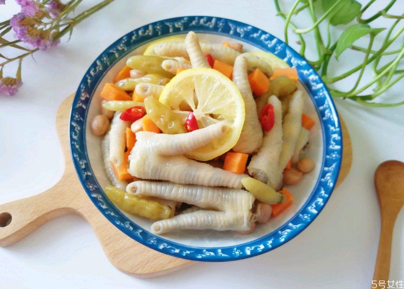 檸檬雞爪腌一晚上會苦嗎 檸檬雞爪怎么做不苦 檸檬雞爪腌一晚上會苦嗎 檸檬雞爪怎么做不苦