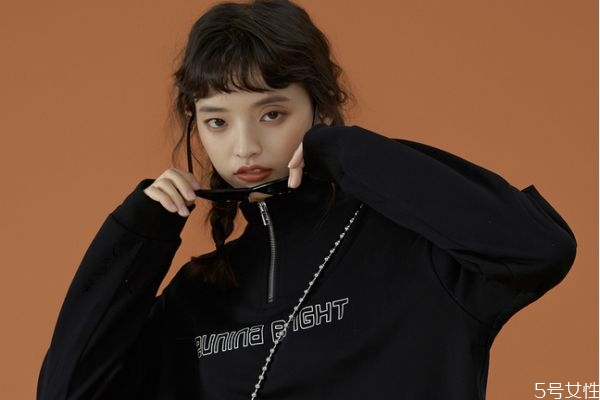 黑色衣服掉浮毛身上都是怎么辦 黑色衣服發(fā)白怎么恢復 黑色衣服掉浮毛身上都是怎么辦 黑色衣服發(fā)白怎么恢復