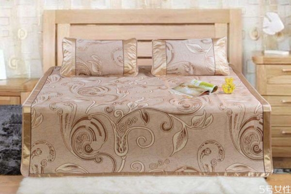 夏天冰絲涼席好還是乳膠墊好 乳膠涼席有什么優(yōu)缺點 夏天冰絲涼席好還是乳膠墊好 乳膠涼席有什么優(yōu)缺點