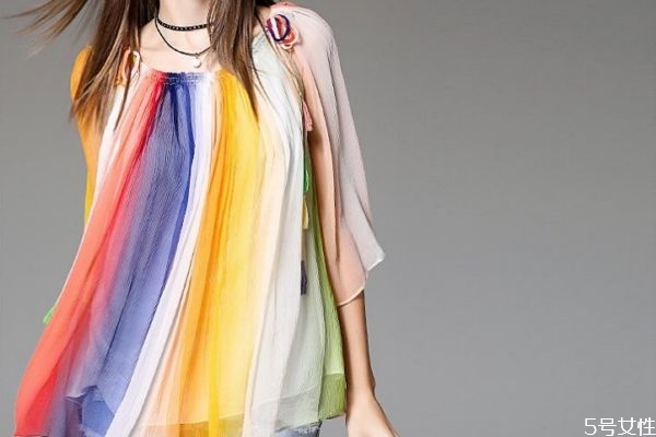 真絲衣服的白霧是什么 真絲衣服白霜一妙招 真絲衣服的白霧是什么 真絲衣服白霜一妙招