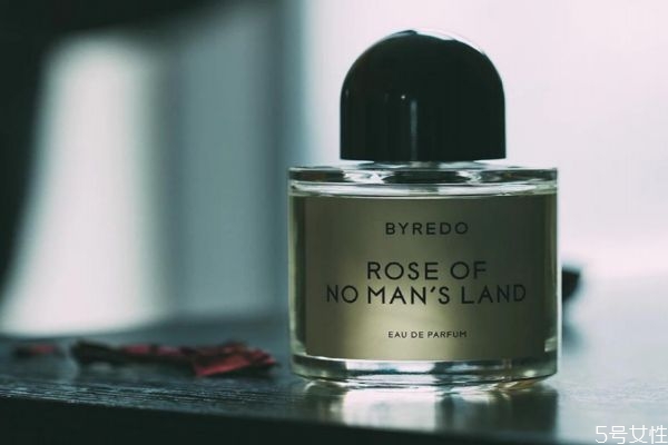 香水濃香和淡香的區(qū)別 香水edt與edp的區(qū)別 香水濃香和淡香的區(qū)別 香水edt與edp的區(qū)別