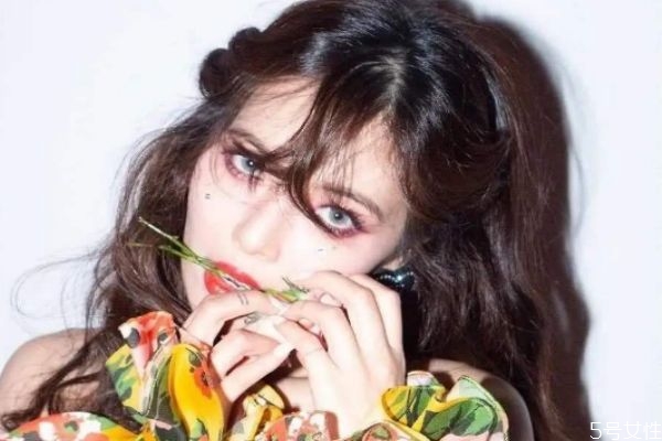 煙熏妝用什么顏色眼影 煙熏妝眼影畫法 煙熏妝用什么顏色眼影 煙熏妝眼影畫法