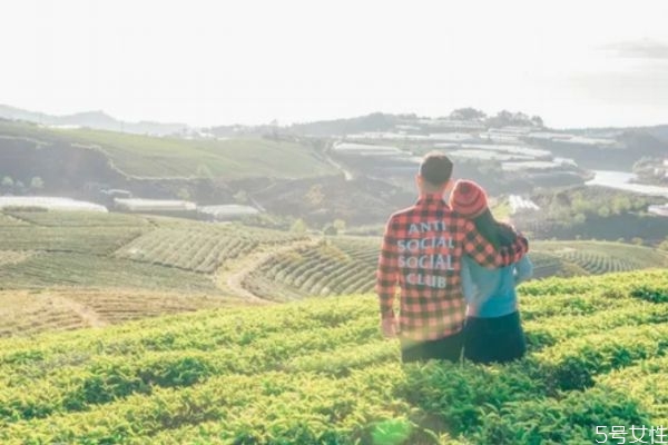 如何放棄一個深愛的人 放棄深愛的人最好的方法 如何放棄一個深愛的人 放棄深愛的人最好的方法