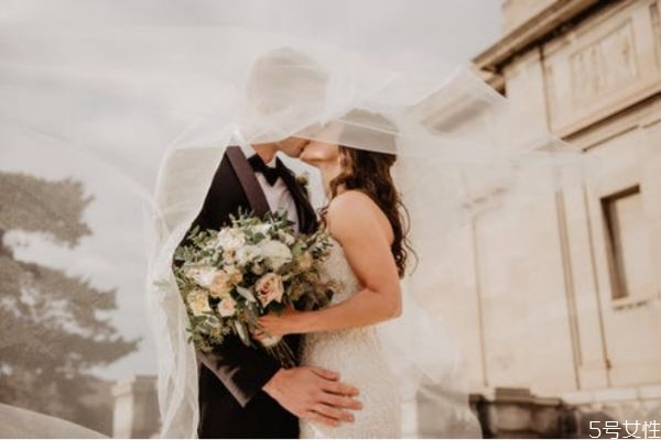 老公愛小三已入迷怎么挽回 老公放不下小三動(dòng)了感情 老公愛小三已入迷怎么挽回 老公放不下小三動(dòng)了感情