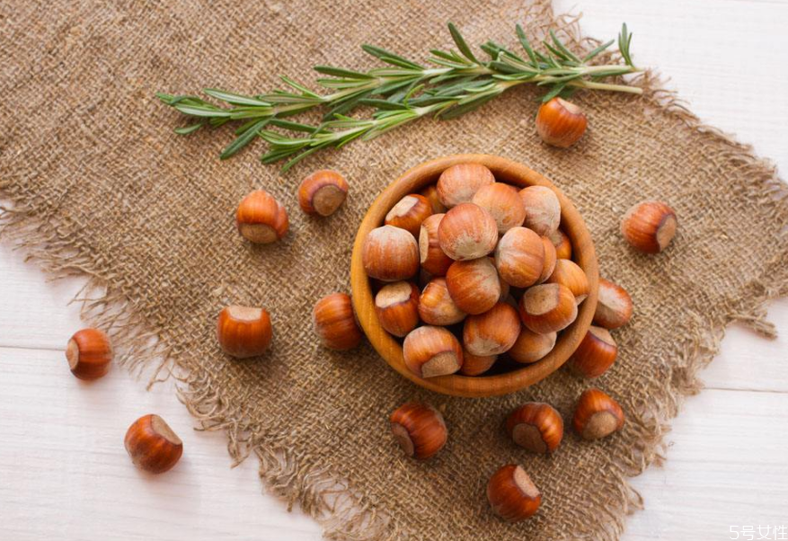 榛子能開水煮熟吃嗎 泡水的榛子多久開口 榛子能開水煮熟吃嗎 泡水的榛子多久開口