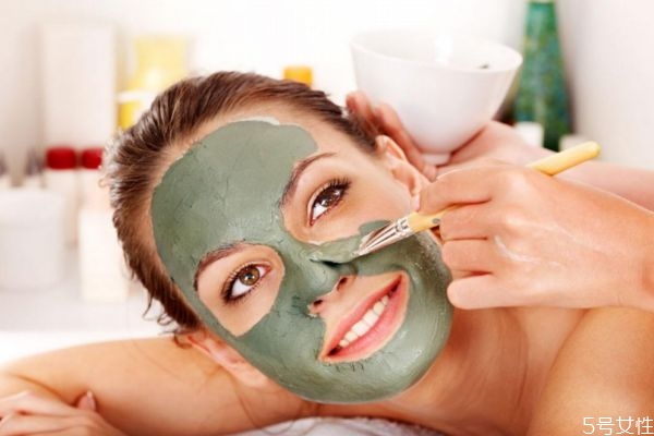 涂了精華還可以敷面膜嗎 敷面膜好處多還是壞處多 涂了精華還可以敷面膜嗎 敷面膜好處多還是壞處多