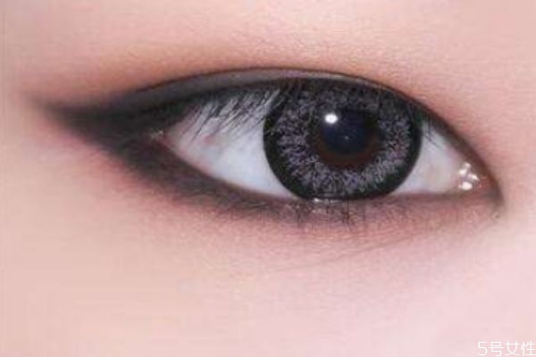 煙熏妝怎么畫眼線 怎么畫煙熏妝的步驟 煙熏妝怎么畫眼線 怎么畫煙熏妝的步驟