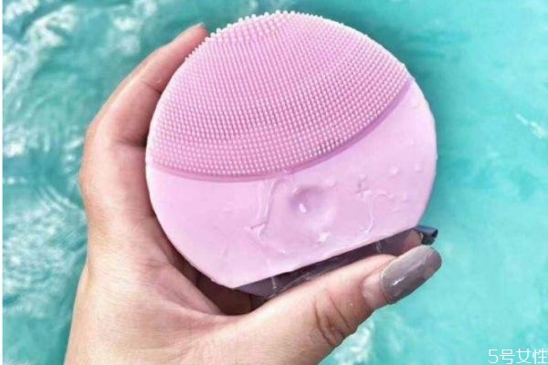 潔面儀對閉口有效嗎 哪些人不適合用潔面儀 潔面儀對閉口有效嗎 哪些人不適合用潔面儀