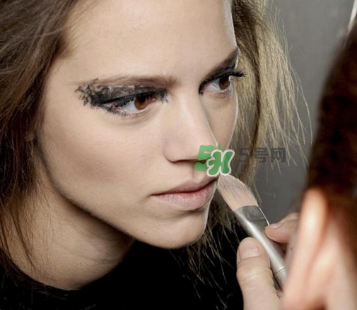 煙熏妝怎么畫？煙熏妝的畫法步驟圖解