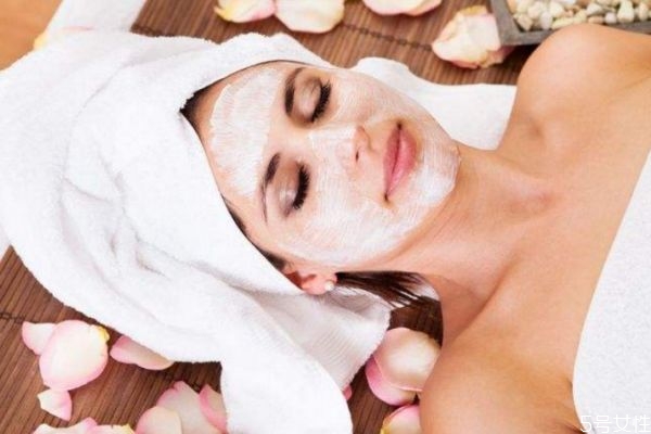 涂了精華還可以敷面膜嗎 敷面膜好處多還是壞處多 涂了精華還可以敷面膜嗎 敷面膜好處多還是壞處多