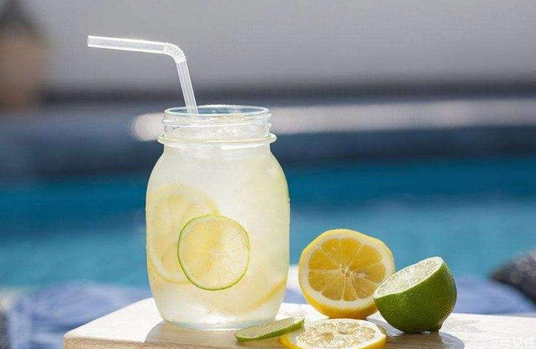 喝檸檬水治口臭嗎 檸檬水怎么喝去口臭 喝檸檬水治口臭嗎 檸檬水怎么喝去口臭