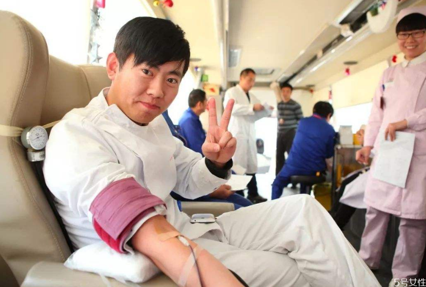 獻血容易得艾滋病嗎 獻血前要做什么檢查 獻血容易得艾滋病嗎 獻血前要做什么檢查