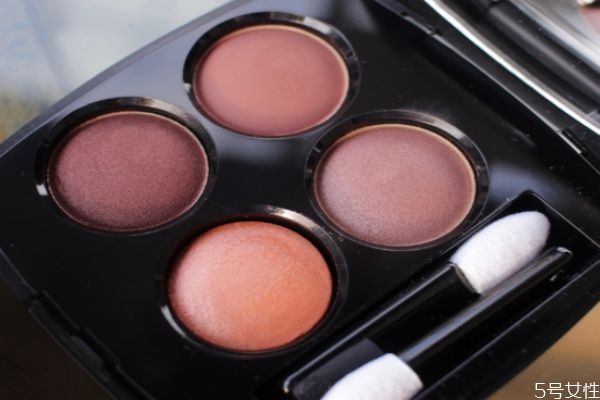 香奈兒眼影352和354哪個(gè)好看 香奈兒352眼影試色 香奈兒眼影352和354哪個(gè)好看 香奈兒352眼影試色