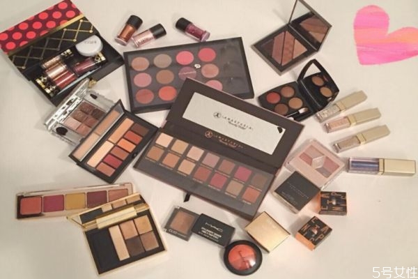 眼影一般放幾年不能用了 開(kāi)封的眼影保質(zhì)期一般多久 眼影一般放幾年不能用了 開(kāi)封的眼影保質(zhì)期一般多久