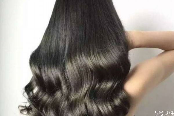 頭發(fā)打透明蠟好還是帶顏色好 打透明蠟會改變顏色嗎 頭發(fā)打透明蠟好還是帶顏色好 打透明蠟會改變顏色嗎
