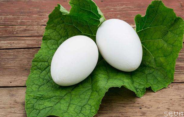 鵝蛋清含膽固醇嗎 鵝蛋清吃了會(huì)長胖嗎 鵝蛋清含膽固醇嗎 鵝蛋清吃了會(huì)長胖嗎