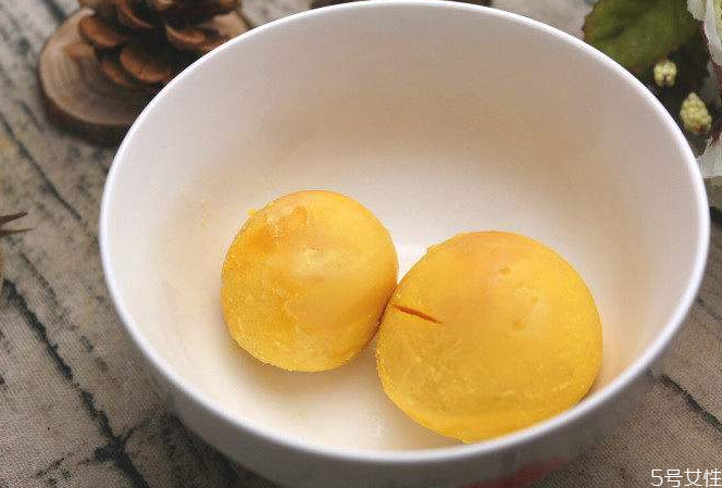 鵝蛋清含膽固醇嗎 鵝蛋清吃了會(huì)長胖嗎 鵝蛋清含膽固醇嗎 鵝蛋清吃了會(huì)長胖嗎