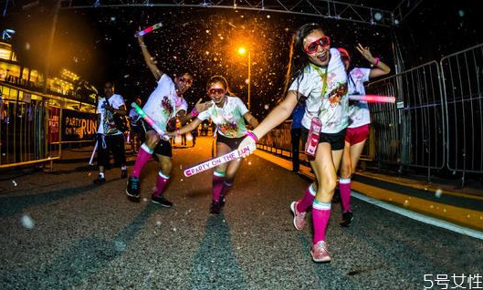 夜跑會影響睡眠嗎 夜跑后睡眠不好怎么辦 夜跑會影響睡眠嗎 夜跑后睡眠不好怎么辦