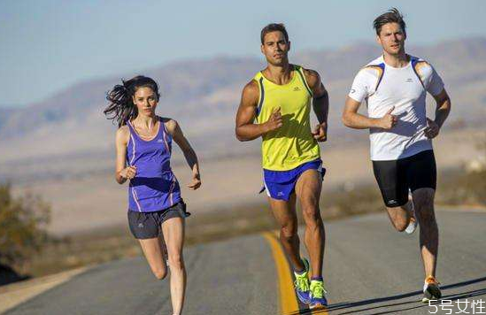 夜跑結(jié)束后多久可以洗澡 夜跑后洗冷水澡還是熱水澡 夜跑結(jié)束后多久可以洗澡 夜跑后洗冷水澡還是熱水澡