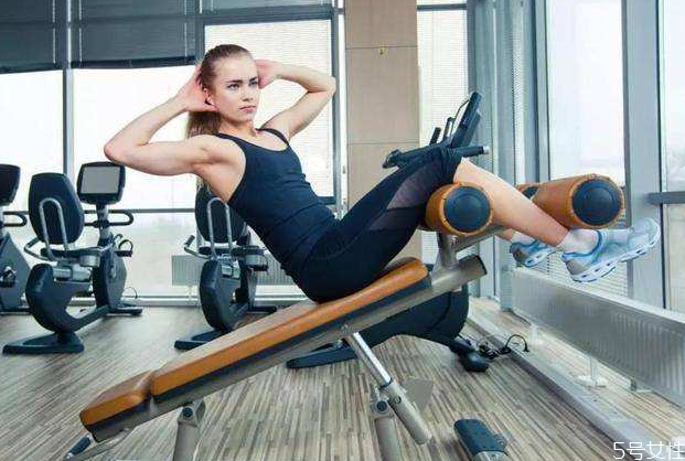 仰臥起坐對子宮好嗎 經(jīng)期可以做仰臥起坐嗎 仰臥起坐對子宮好嗎 經(jīng)期可以做仰臥起坐嗎