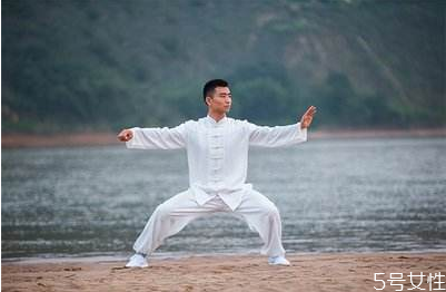 太極拳是無氧運(yùn)動(dòng)嗎 打太極拳為什么只有頭部出汗 太極拳是無氧運(yùn)動(dòng)嗎 打太極拳為什么只有頭部出汗