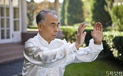 為什么打太極拳膝蓋疼 打太極拳對(duì)腦血管狹窄有好處嗎 為什么打太極拳膝蓋疼 打太極拳對(duì)腦血管狹窄有好處嗎