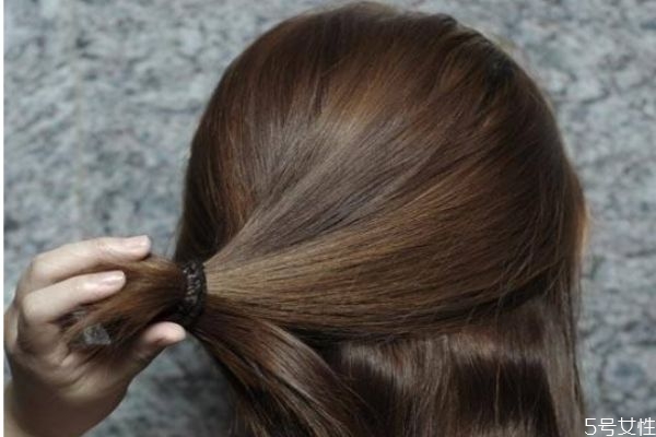 不扎頭發(fā)發(fā)際線會回去嗎 扎頭發(fā)會讓發(fā)際線后移嗎 不扎頭發(fā)發(fā)際線會回去嗎 扎頭發(fā)會讓發(fā)際線后移嗎