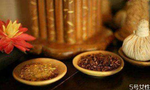 中藥泡澡有什么好處 藥浴的注意事項(xiàng) 中藥泡澡有什么好處 藥浴的注意事項(xiàng)