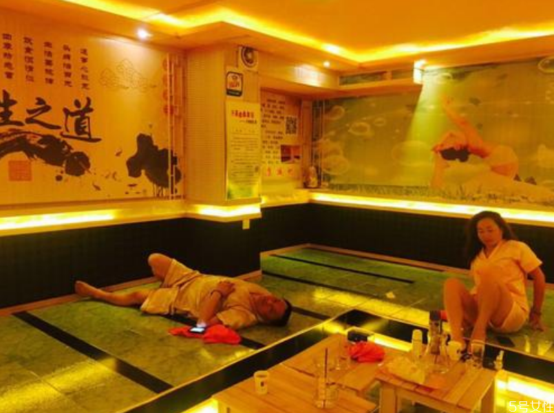 去汗蒸房可以帶手機(jī)嗎 汗蒸完可以涂身體乳嗎 去汗蒸房可以帶手機(jī)嗎 汗蒸完可以涂身體乳嗎