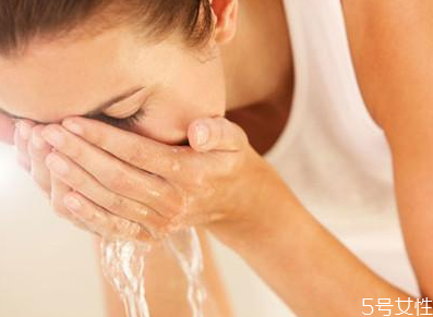 早上不洗臉可以化妝嗎 不洗臉化妝有什么壞處 早上不洗臉可以化妝嗎 不洗臉化妝有什么壞處