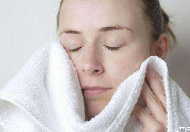 早上不洗臉可以化妝嗎 不洗臉化妝有什么壞處 早上不洗臉可以化妝嗎 不洗臉化妝有什么壞處