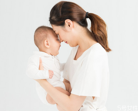 寶寶嘴角白白的是怎么回事 如何及時發(fā)現(xiàn)鵝口瘡 寶寶嘴角白白的是怎么回事 如何及時發(fā)現(xiàn)鵝口瘡