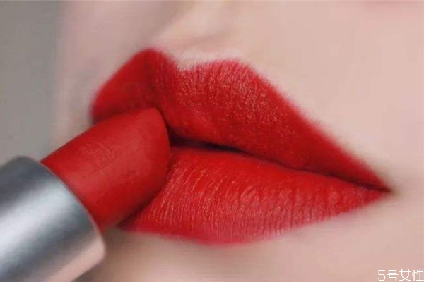 為什么口紅價(jià)格差距這么大 為什么口紅涂完后會(huì)有分界線 為什么口紅價(jià)格差距這么大 為什么口紅涂完后會(huì)有分界線