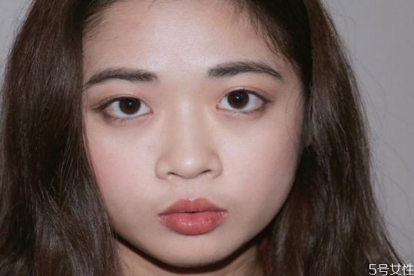 為什么口紅不能當(dāng)眼影 口紅怎么當(dāng)眼影用 為什么口紅不能當(dāng)眼影 口紅怎么當(dāng)眼影用