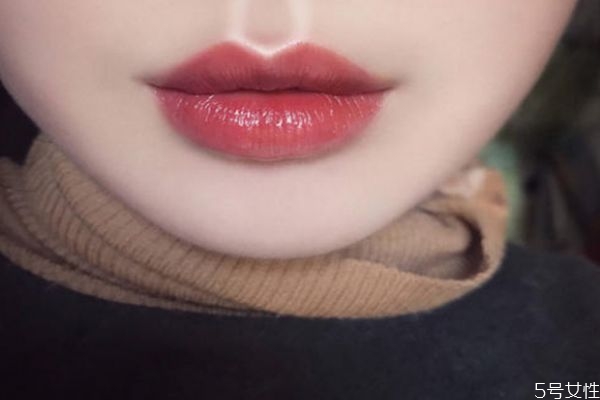 為什么口紅價(jià)格差距這么大 為什么口紅涂完后會(huì)有分界線 為什么口紅價(jià)格差距這么大 為什么口紅涂完后會(huì)有分界線